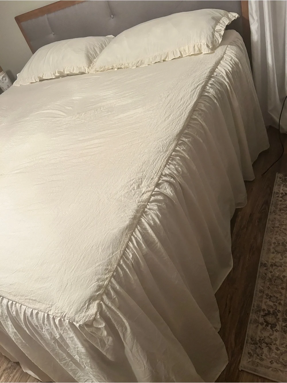 Classic Cream Ruffled Bed Skirt and Pillow Shams - Brand Unspecified